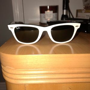 White wayfarer Ray-Bans